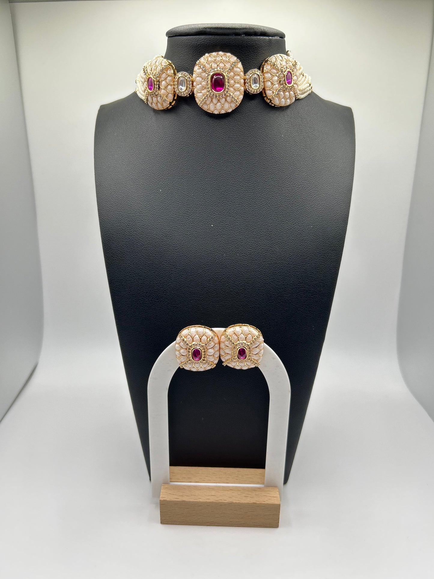 Kundan choker