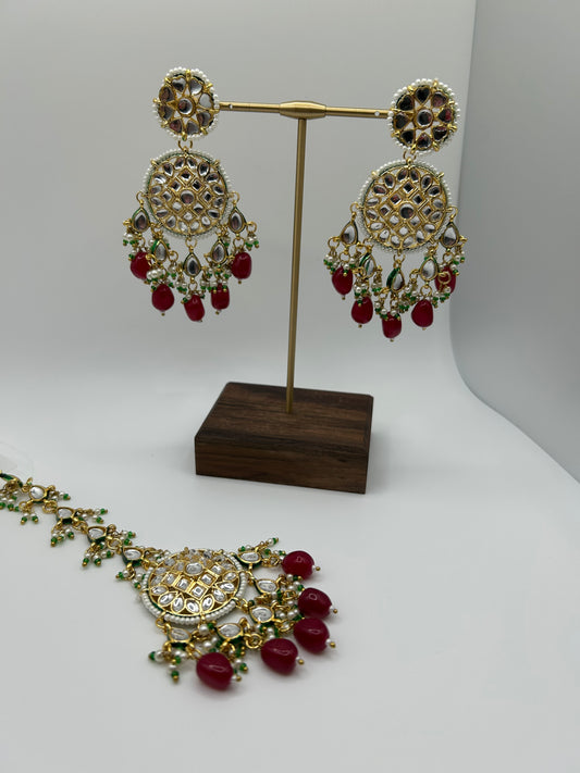 Earrings with tikka