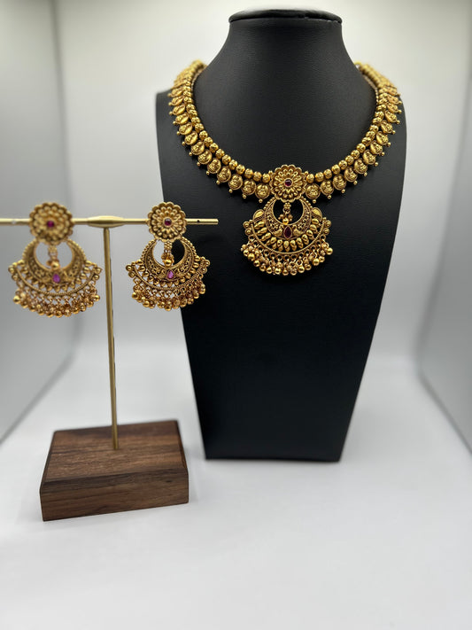 Antique gold necklace