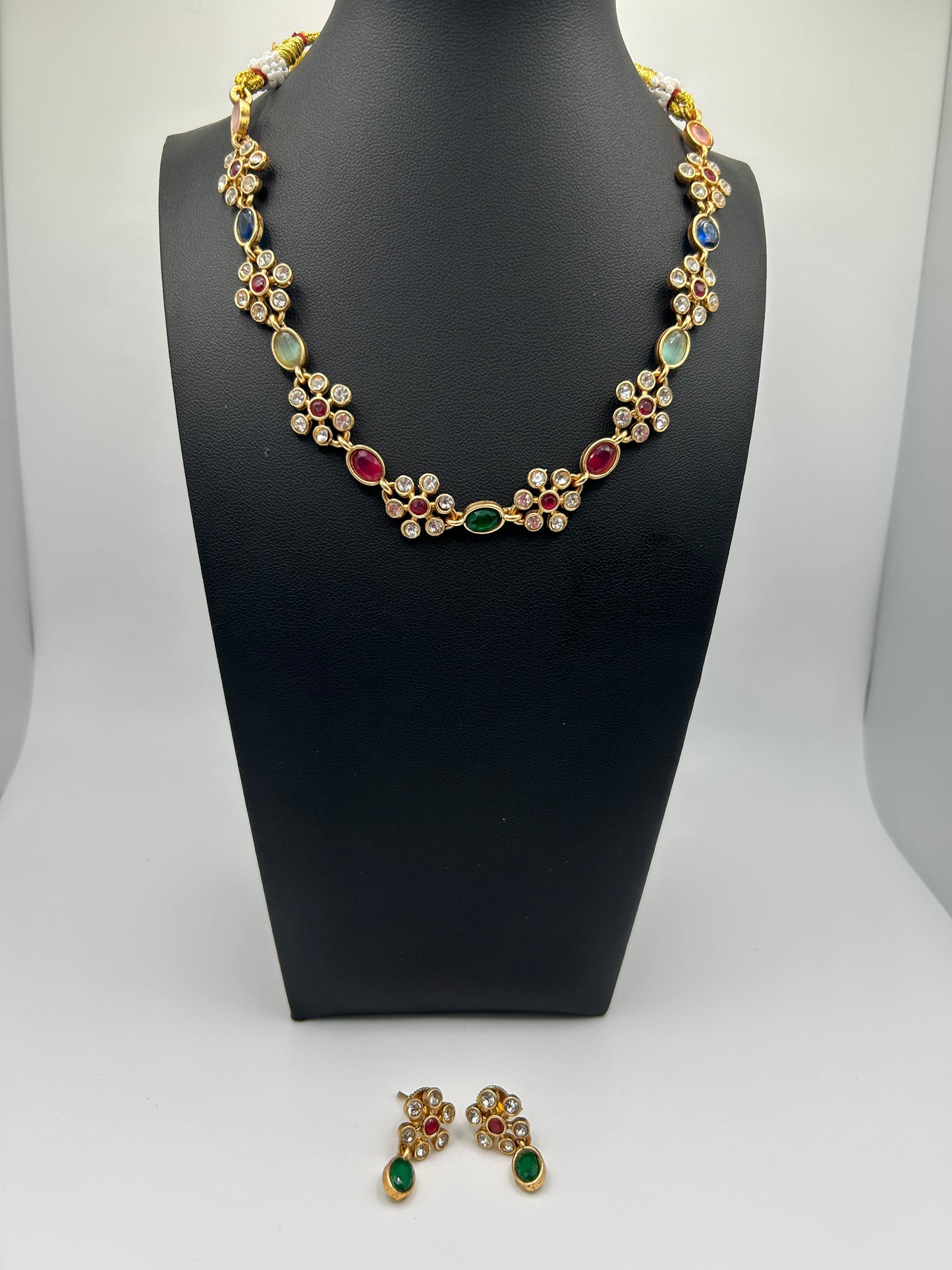 Neckline